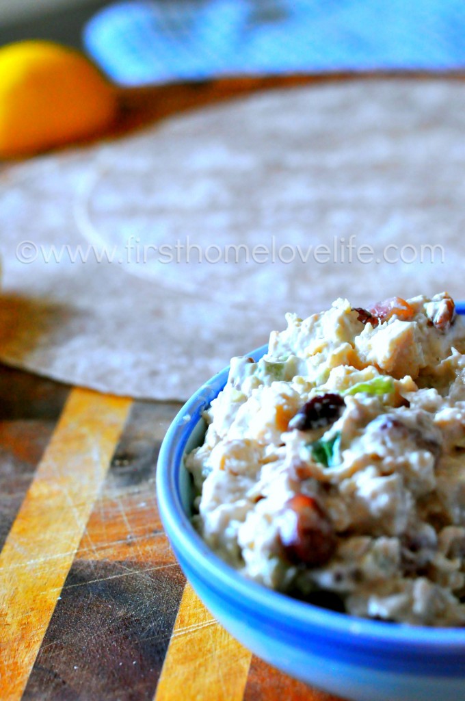 Skinny Chicken Salad with Almonds and Grapes-This healthy, flavorful salad comes together so quickly and it's guaranteed to be a hit with your entire family. #skinny #chicken #chickensalad #healthy #recipes