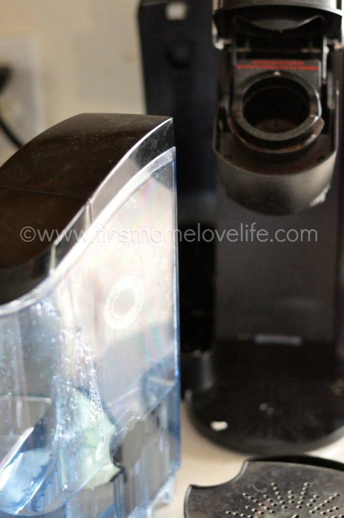 How to easily clean a Keurig coffee machine, and clear out any blockage you may have!