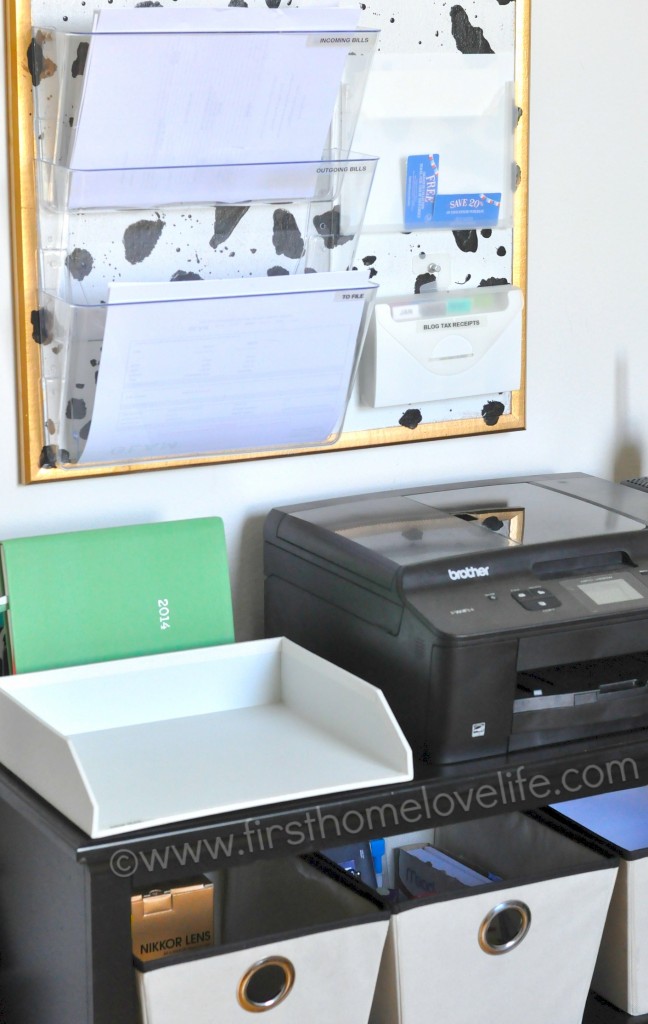 Learn how to set up a mail and bill payment center in your home. Keep track of your bills, and control the paper clutter for good! #diy #organize #organizing #organized via firsthomelovelife.com 