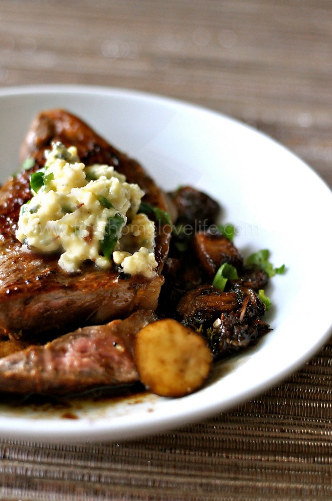 Do you have 20 minutes? Do you have one medium-large skillet or sauté pan? Then guess what? You have everything you need to make this savory steak with gorgonzola butter and mushrooms! #steak #grilled #steakhouse #beef #recipe #dinner 