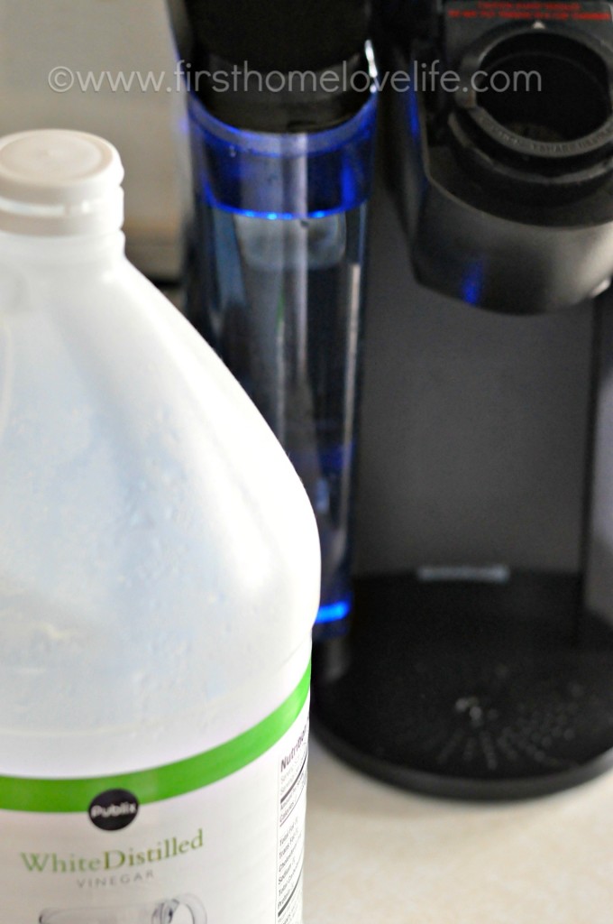 How to easily clean a Keurig coffee machine, and clear out any blockage you may have!