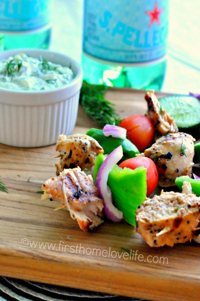 These grilled chicken skewers with homemade tzatziki are the perfect light dinner to kick start your grilling season! Yum yum yum! 