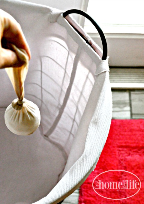 how to keep clothes smelling fresh via www.firsthomelovelife.com