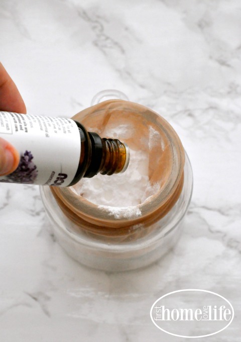 lavender essential oil via firsthomelovelife.com