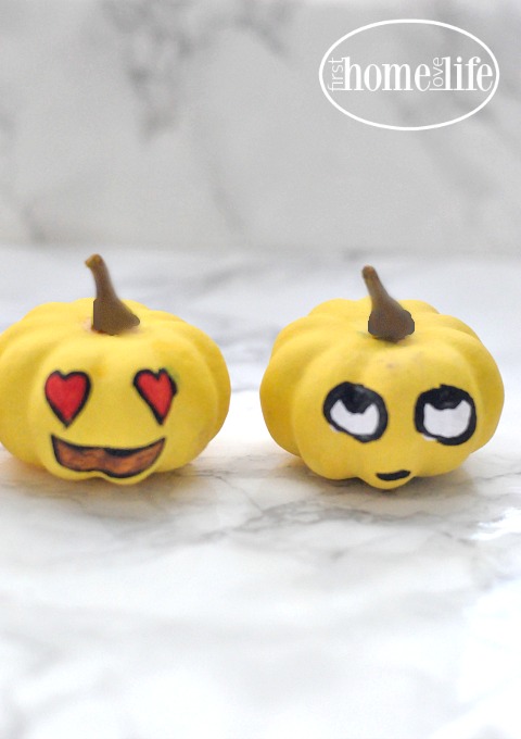 cute-emoji-pumpkins-via-firsthomelovelife-com