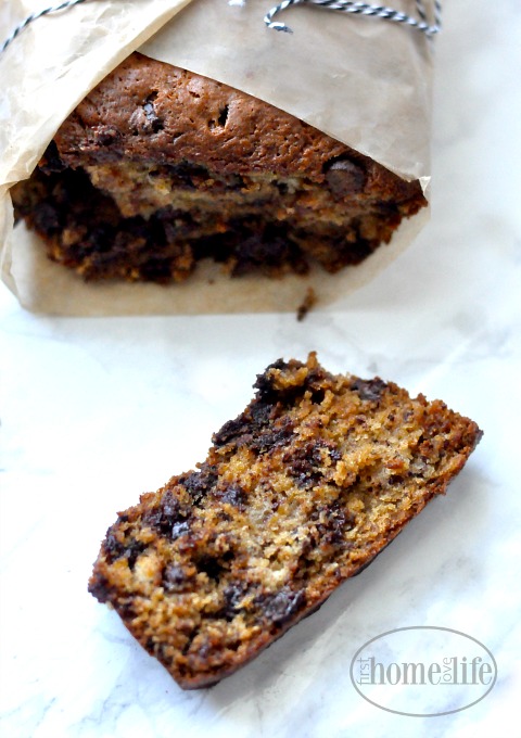 this-chocolate-chip-banana-bread-recipe-is-so-moist-and-delicious-it-will-be-your-new-favorite-banana-bread-recipe-via-firsthomelovelife-com
