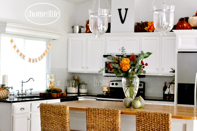 beautiful-white-kitchen-ideas-via-firsthomelovelife-com