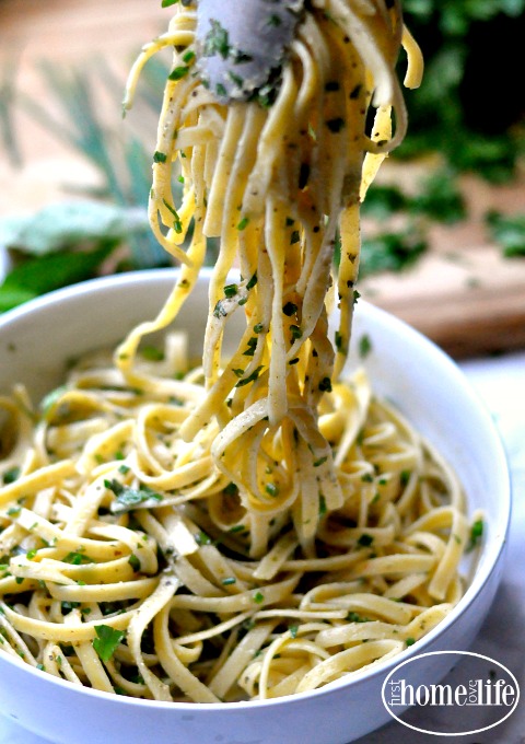 creamy-herb-fettuccine-alfredo-via-firsthomelovelife-com