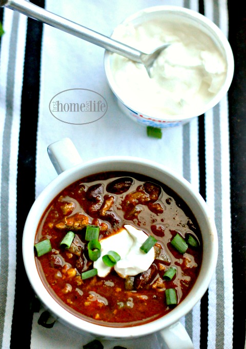 easy-low-fat-turkey-chili-recipe-via-firsthomelovelife-com