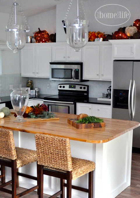 how-to-stage-a-white-kitchen-for-fall-via-firsthomelovelife-com