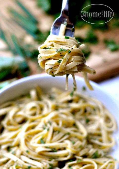 the-best-fettuccine-alfredo-recipe-with-lots-of-fresh-chopped-herbs-via-firsthomelovelife-com