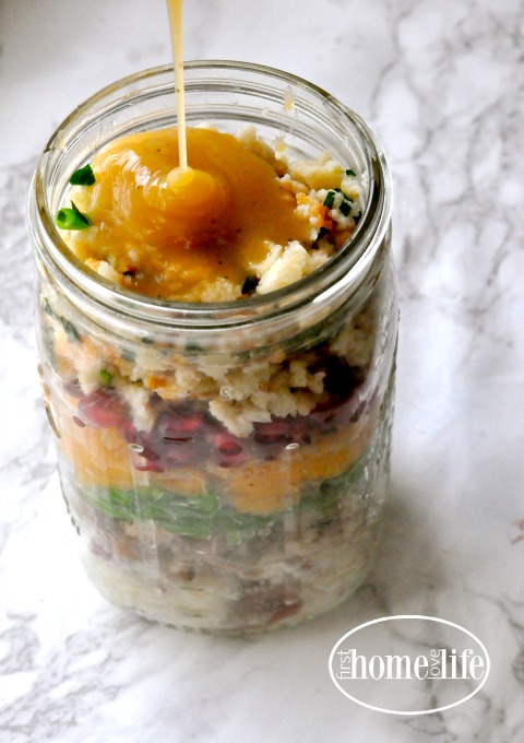 Send your guests home with this easy to reheat Thanksgiving leftover mason jars! via firsthomelovelife.com