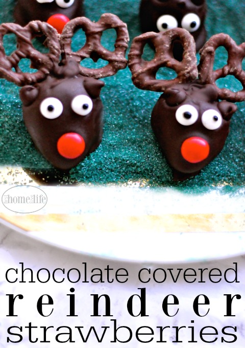 chocolate covered strawberries for chirstmas - reindeer chocolate strawberries via firsthomelovelife.com