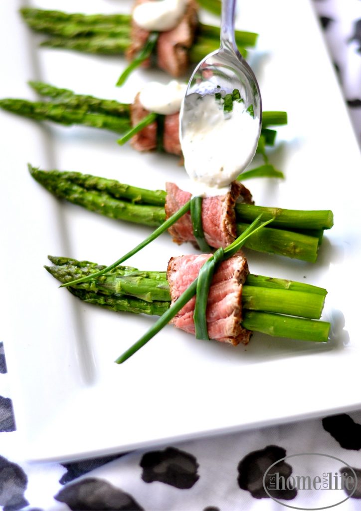 filet wrapped asparagus appetizer | perfect finger food for the holidays via firsthomelovelife.com