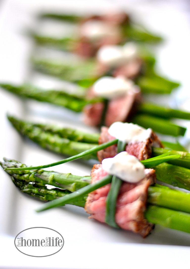 filet mignon wrapped asparagus appetizer | perfect finger food for the holidays via firsthomelovelife.com