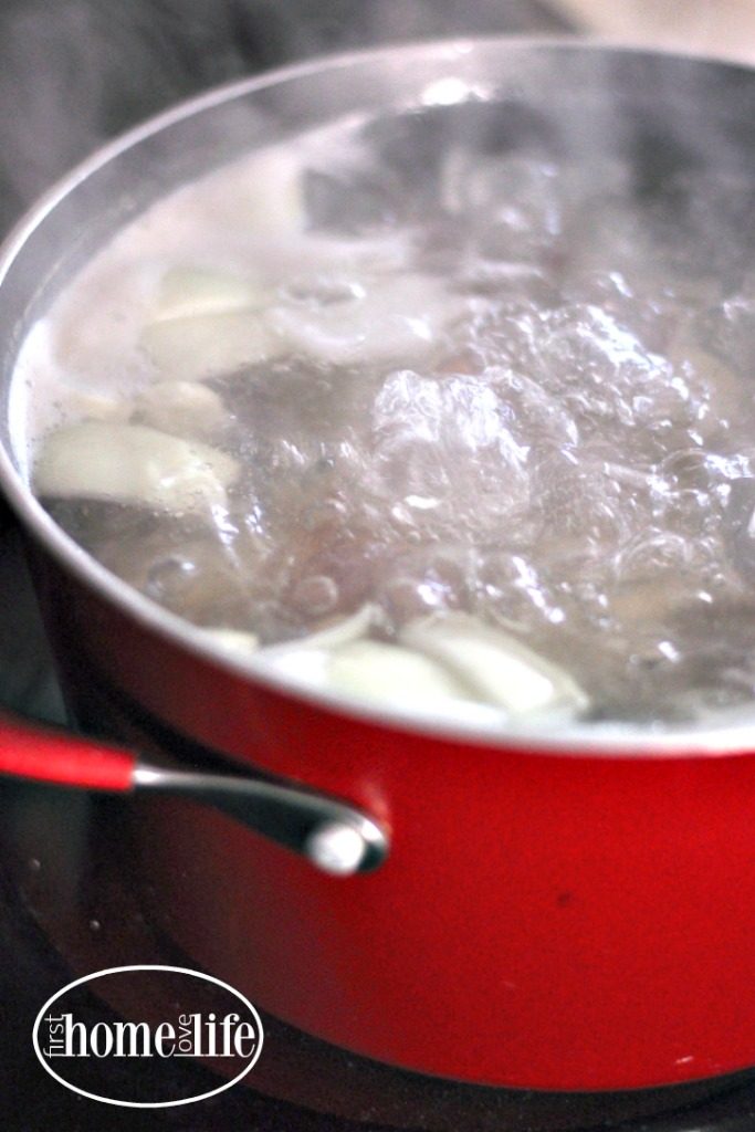 GARLIC AND CHIVE SMASHED POTATOES | THE SECRET TO INCREDIBLY FLAVORFUL SMASHED AND MASHED POTATOES VIA FIRSTHOMELOVELIFE.COM