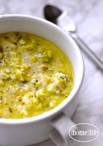 Easy slow cooker white cheddar broccoli soup via firsthomelovelife.com