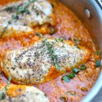 This one pan chicken in roasted red pepper sauce is AMAZING! So much flavor and so quick to make! via firsthomelovelife.com