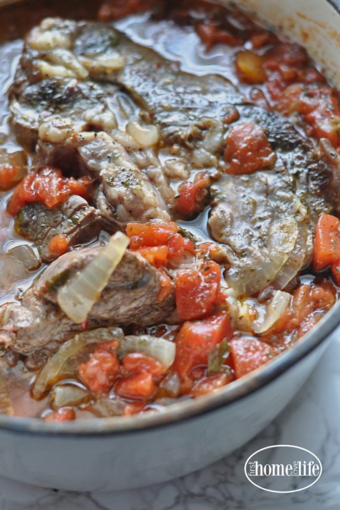 italian style pot roast with spaghetti is an easy meal that feeds a lot of people for very little money! via firsthomelovelife.com