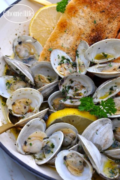 Lemon Garlic Champagne Clams via firsthomelovelife.com