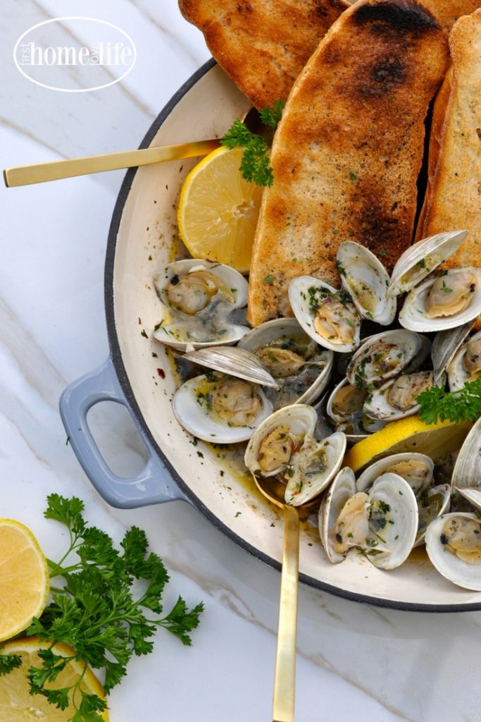 Lemon Garlic Champagne Clams via firsthomelovelife.com