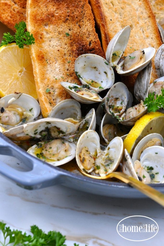 Lemon Garlic Champagne Clams via firsthomelovelife.com