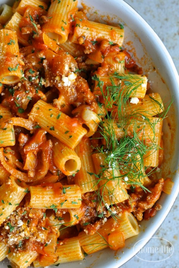 Creamy Rigatoni with ground sausage and fennel via firsthomelovelife.com