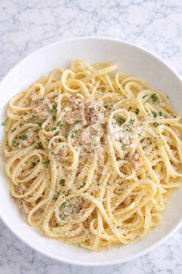 garlicky linguine in white clam sauce with chopped parsley and lemon